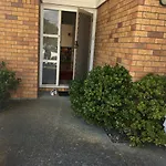 Nest In West Home Stay